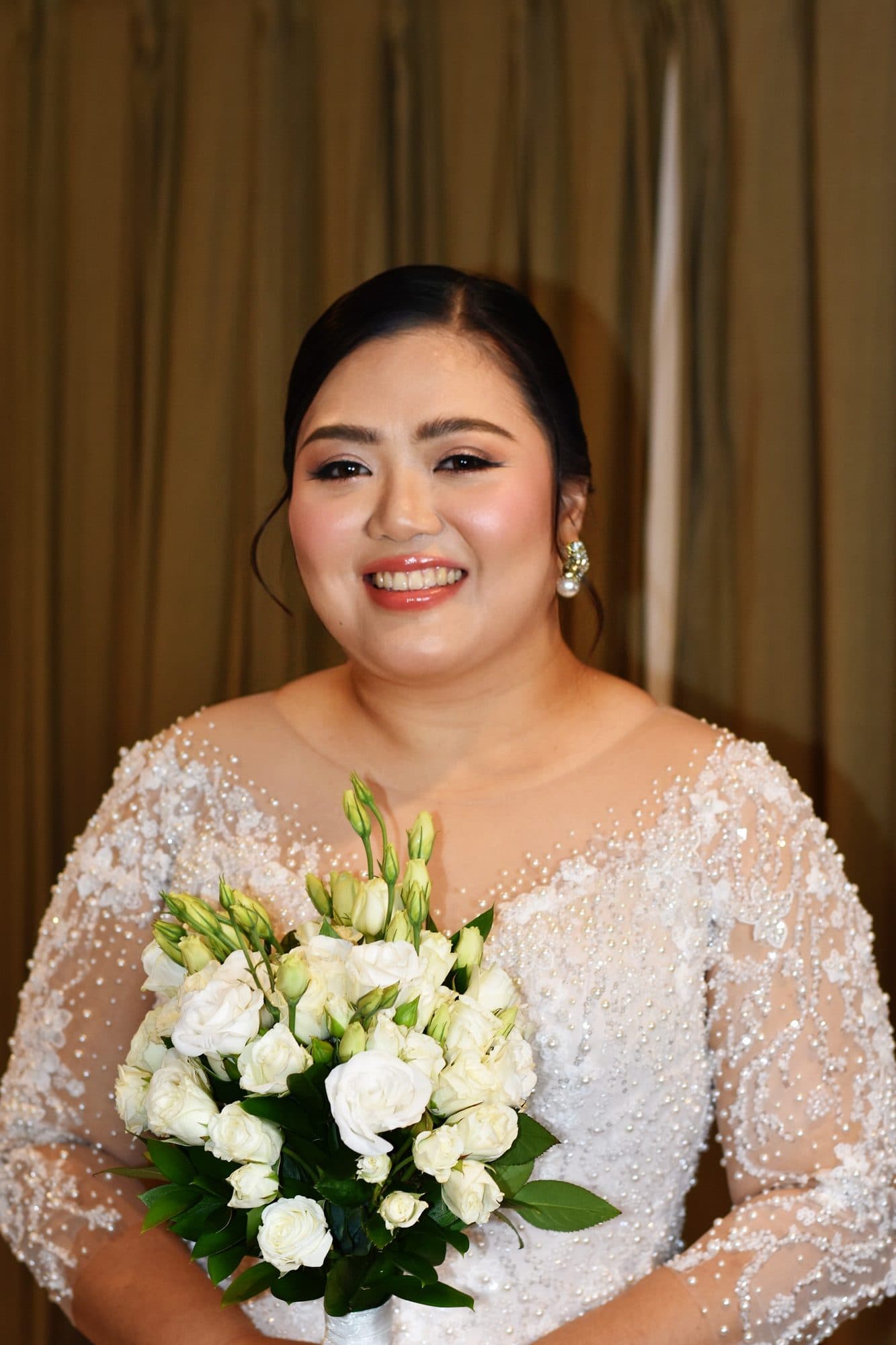 Fresh, radiant bride with a coral lip