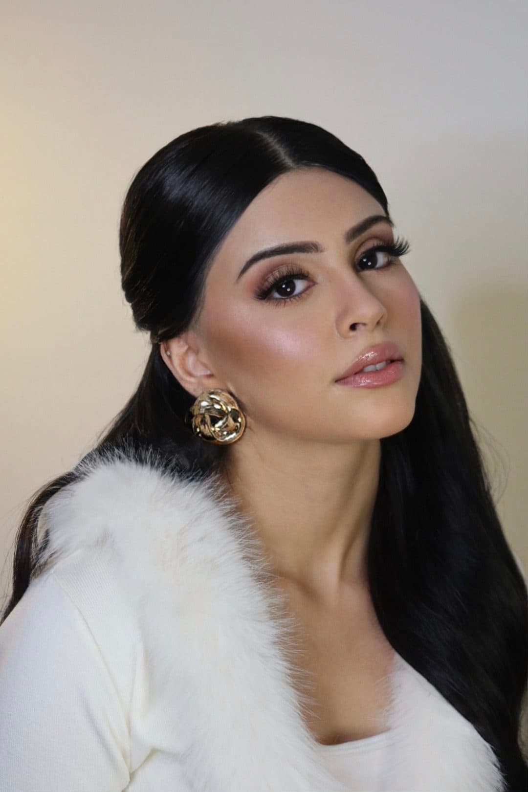 Glowing highlight and a glossy nude lip